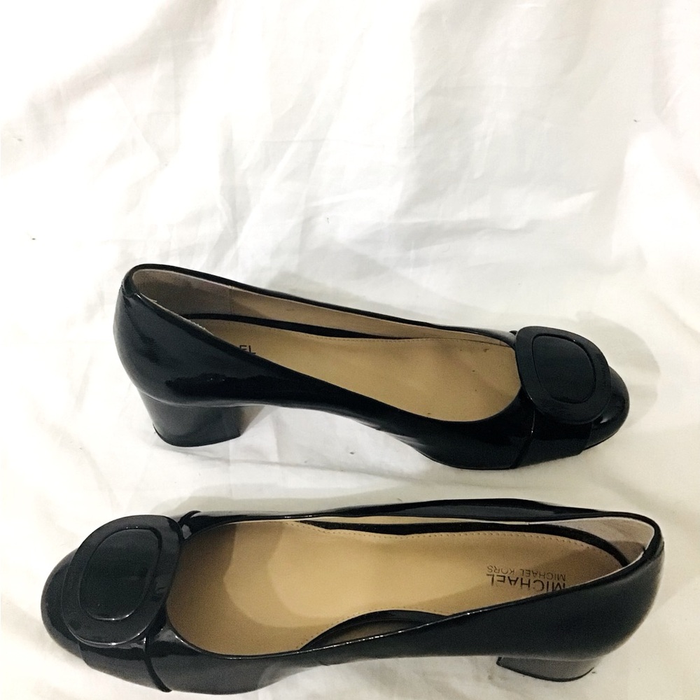 Michael Michael Kors Pauline Pump - Picture 11 of 14